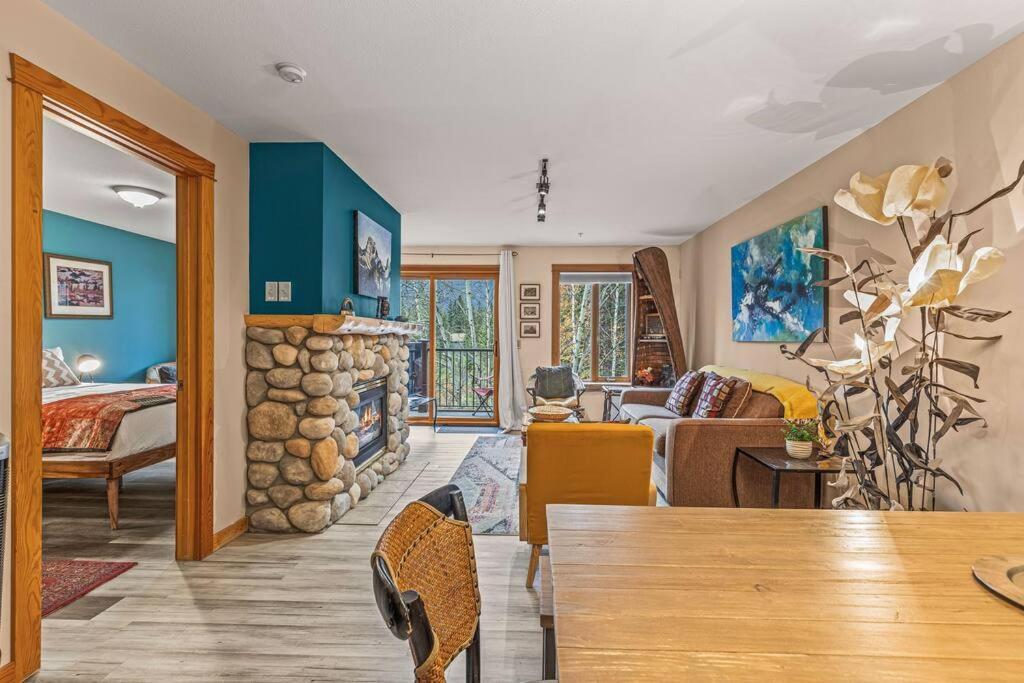 Apartment C202 Town Centre, Mtn View, Sleeps 7, Ac, Free Parking Canmore