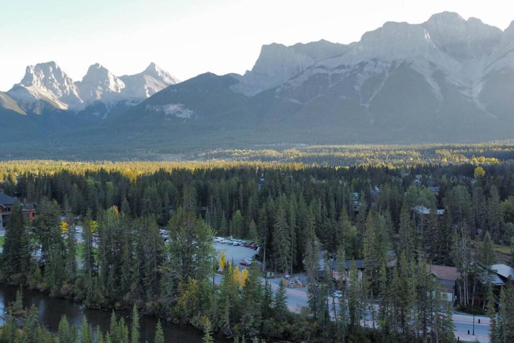 C202 Town Centre, Mtn View, Sleeps 7, Ac, Free Parking Apartment *