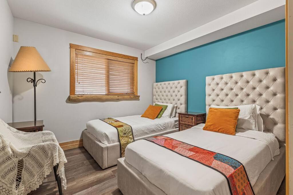 C202 Town Centre, Mtn View, Sleeps 7, Ac, Free Parking Apartment Canmore