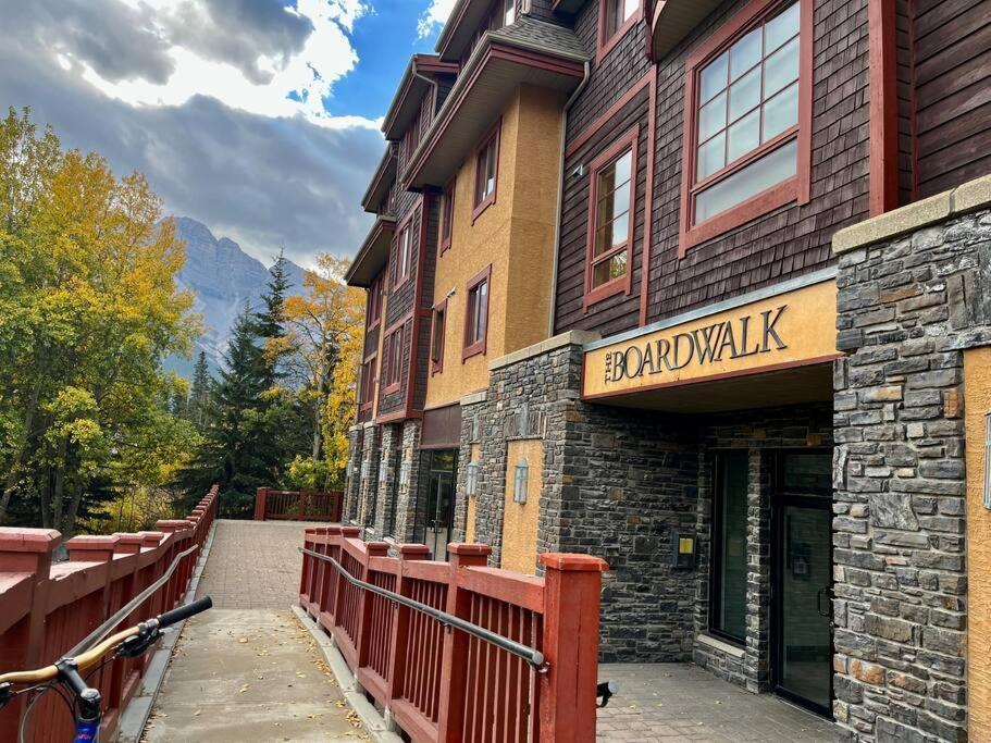 C202 Town Centre, Mtn View, Sleeps 7, Ac, Free Parking Apartment Canmore
