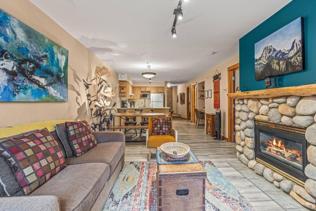 Apartment C202 Town Centre, Mtn View, Sleeps 7, Ac, Free Parking *