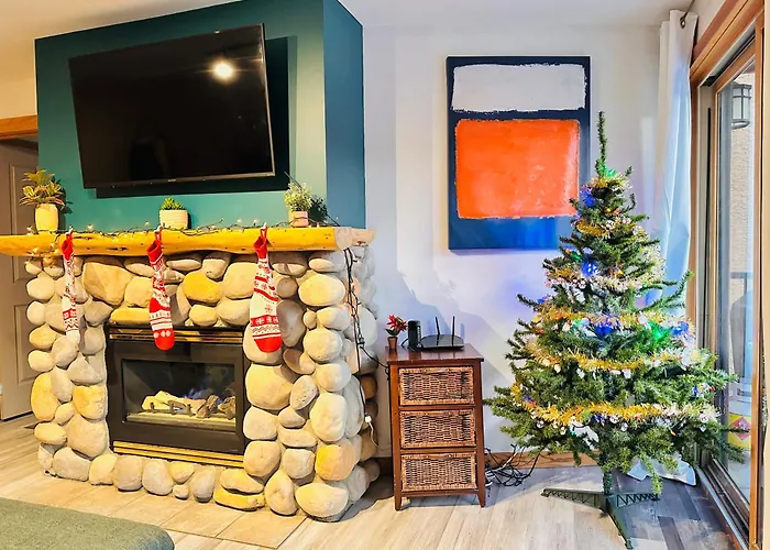 C202 Town Centre, Mtn View, Sleeps 7, Ac, Free Parking