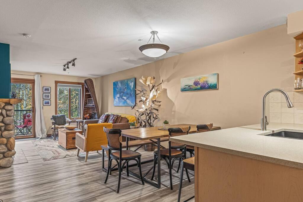 C202 Town Centre, Mtn View, Sleeps 7, Ac, Free Parking