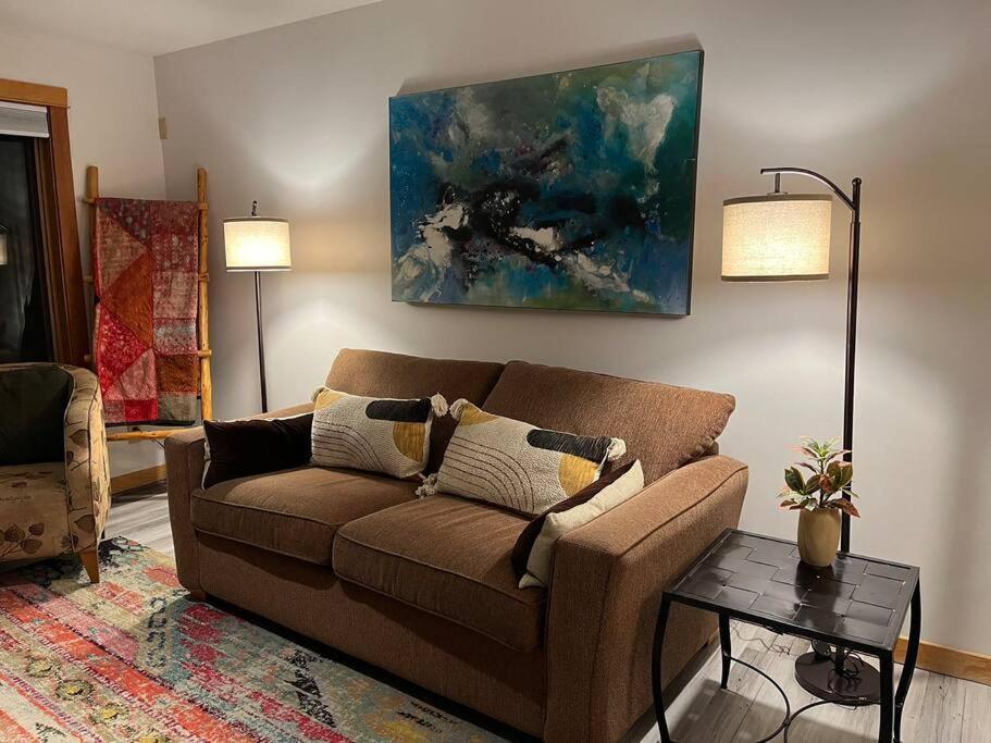 C202 Town Centre, Mtn View, Sleeps 7, Ac, Free Parking Apartment Canmore