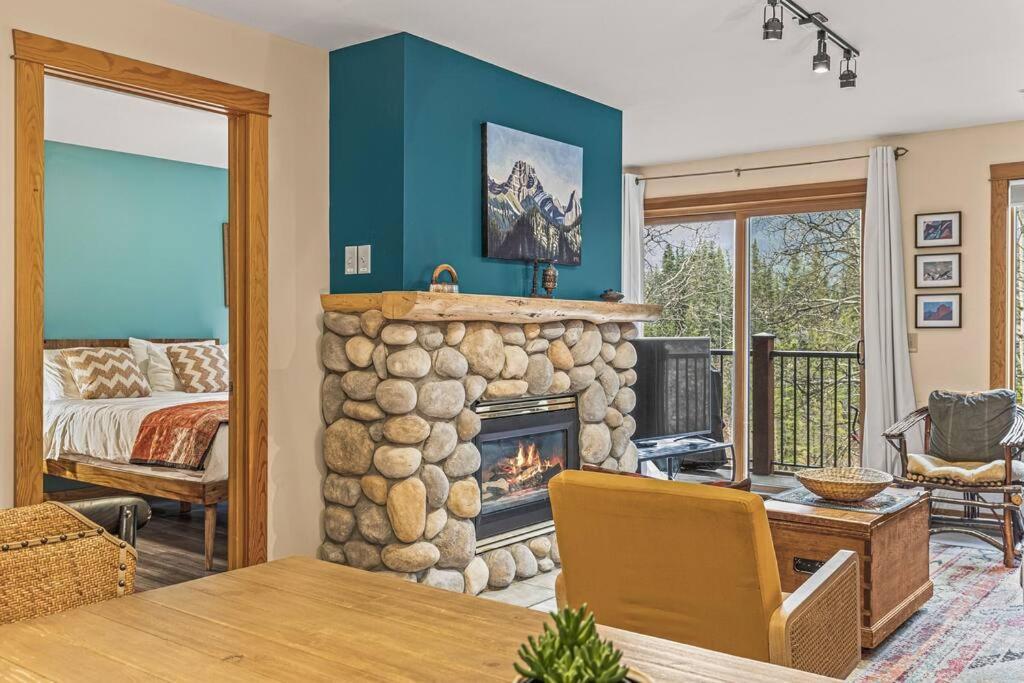 C202 Town Centre, Mtn View, Sleeps 7, Ac, Free Parking Apartment Canmore