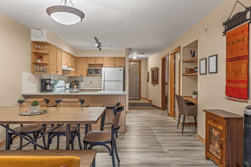 Apartment C202 Town Centre, Mtn View, Sleeps 7, Ac, Free Parking Canmore