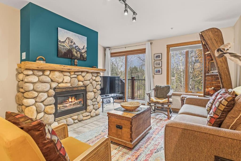 C202 Town Centre, Mtn View, Sleeps 7, Ac, Free Parking * Canmore