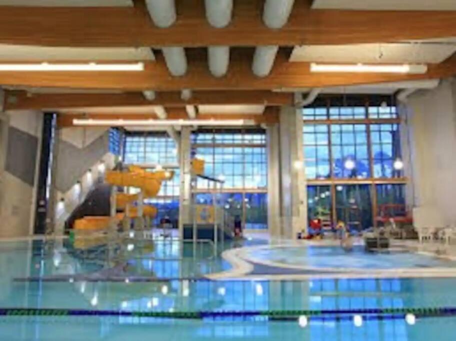 C202 Town Centre, Mtn View, Sleeps 7, Ac, Free Parking
