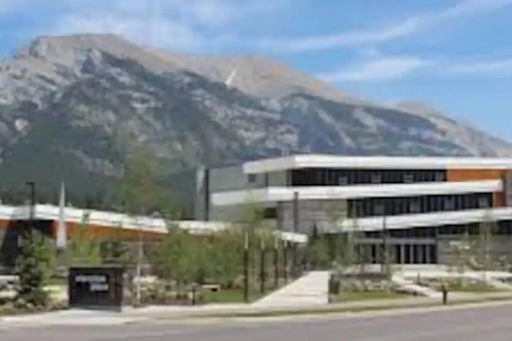 Apartment C202 Town Centre, Mtn View, Sleeps 7, Ac, Free Parking Canmore