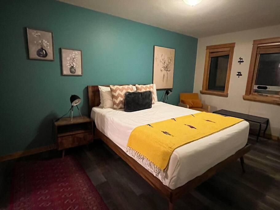 C202 Town Centre, Mtn View, Sleeps 7, Ac, Free Parking Apartment Canmore