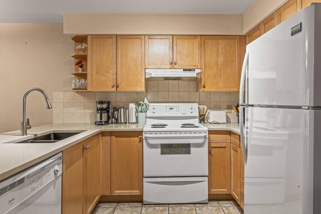 C202 Town Centre, Mtn View, Sleeps 7, Ac, Free Parking * Canmore